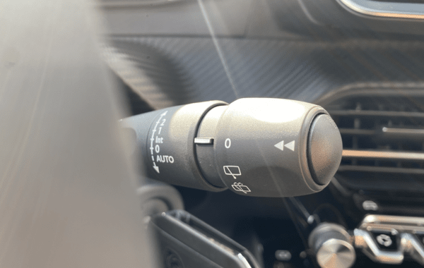 peugeot-2008-1-2-puretech-130ch-s-s-allure-eat8 - 116334686