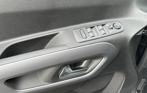 citroen-berlingo-taille-m-1-5-bluehdi-100ch-s-s-plus-5-places - 137094686