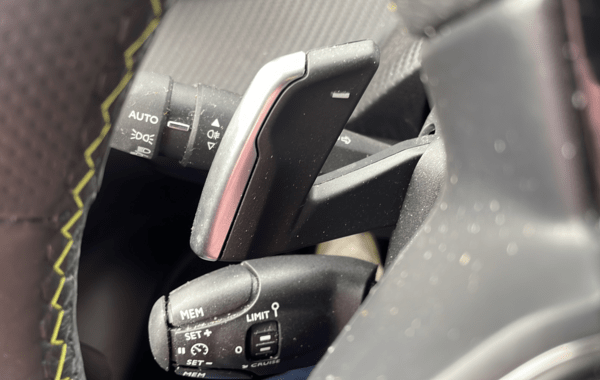 peugeot-2008-1-2-puretech-130ch-s-s-gt-eat8 - 147294686