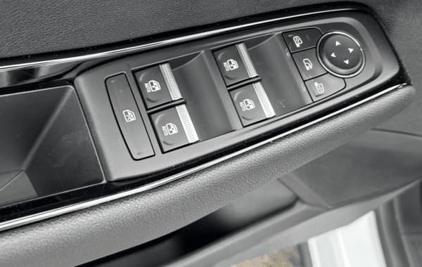 renault-austral-1-2-e-tech-full-hybrid-200ch-techno-25 - 151844686