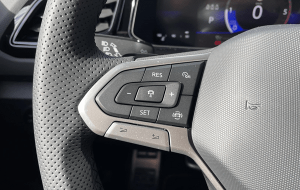 volkswagen-t-roc-2-0-tdi-150ch-r-line-dsg7 - 153694686