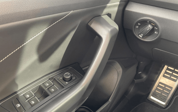 volkswagen-t-roc-2-0-tdi-150ch-r-line-dsg7 - 153694686