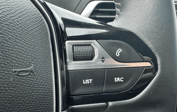 peugeot-3008-1-2-puretech-130ch-s-s-active-pack - 153964686