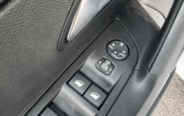 peugeot-2008-1-5-bluehdi-130ch-s-s-allure-eat8 - 155234686