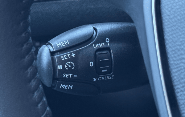 peugeot-2008-1-2-hybrid-145ch-allure-e-dcs6 - 158204686