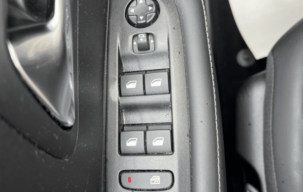 peugeot-208-1-2-hybrid-110ch-allure-e-dcs6 - 165744686