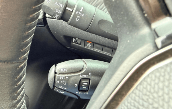 peugeot-2008-1-2-puretech-100ch-s-s-allure - 166464686