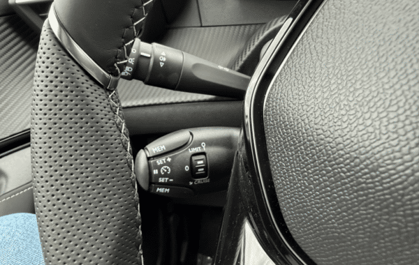 peugeot-2008-1-2-hybrid-145ch-gt-e-dcs6 - 171714686