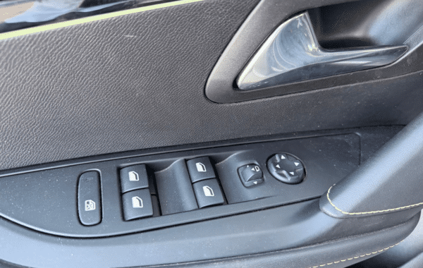 peugeot-208-1-2-puretech-100ch-s-s-gt-eat8 - 171884686
