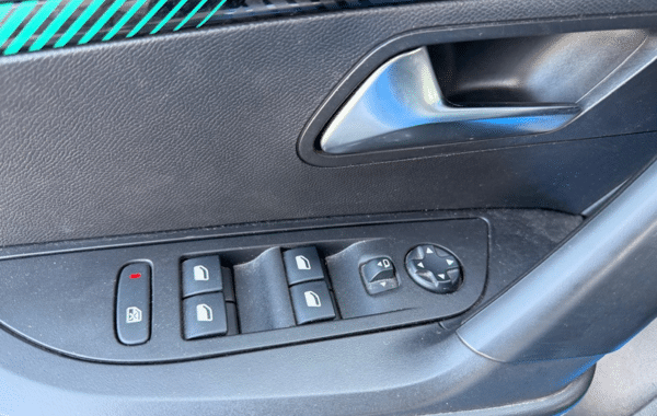 peugeot-2008-1-2-puretech-130ch-s-s-allure-eat8 - 172174686