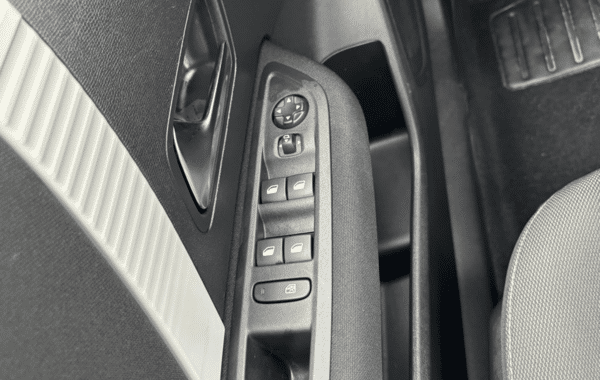 citroen-c4-1-2-hybride-145ch-plus-e-dcs6 - 173284686