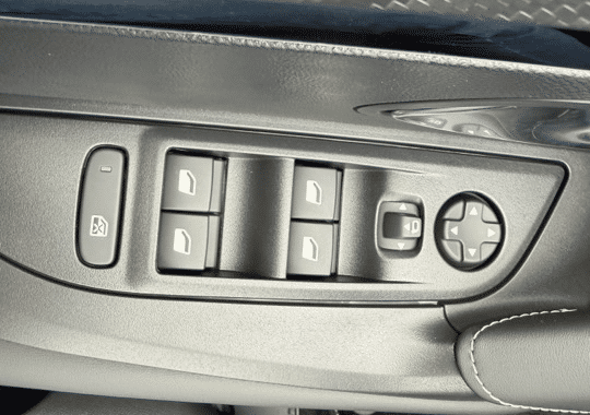 peugeot-2008-1-2-hybrid-145ch-gt-e-dcs6 - 173474686