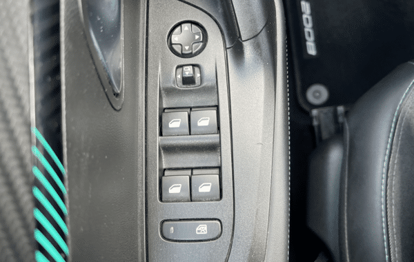 peugeot-2008-1-5-bluehdi-130ch-s-s-allure-eat8 - 174474686