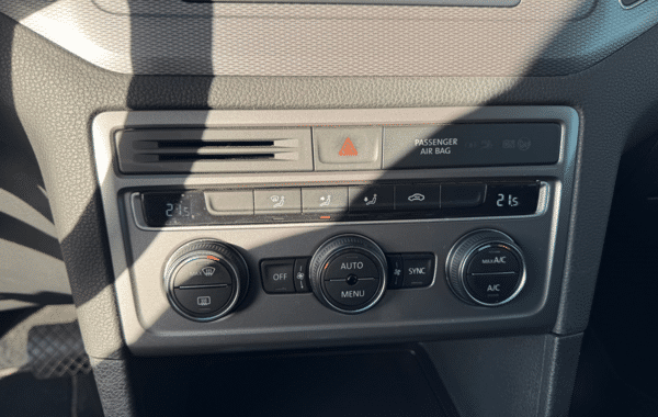 volkswagen-golf-sportsvan-1-4-tsi-125ch-bluemotion-technology-lounge-dsg7 - 176324686