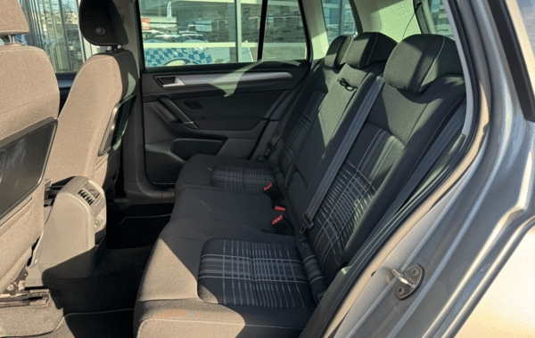 volkswagen-golf-sportsvan-1-4-tsi-125ch-bluemotion-technology-lounge-dsg7 - 176324686