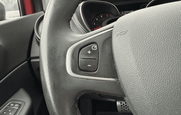 renault-captur-1-5-dci-90ch-energy-intens-edc - 176374686