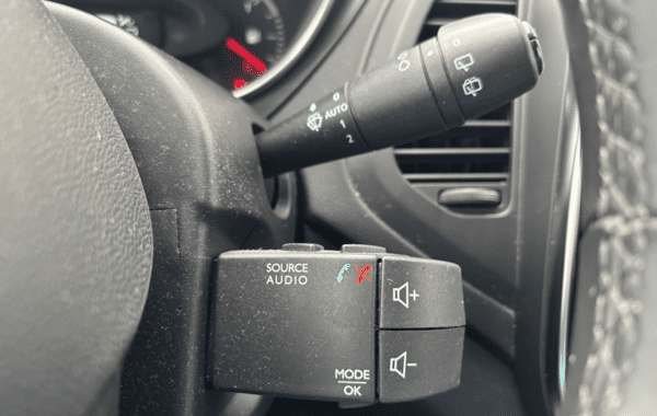 renault-captur-1-5-dci-90ch-energy-intens-edc - 176374686