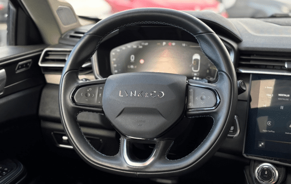 lynk-co-01-1-5-phev-261ch-dcth-7 - 176804686