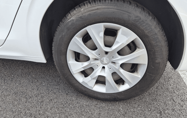 peugeot-208-affaire-1-6-bluehdi-100-s-s-pack-clim-5p - 1000834713