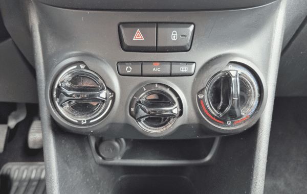 peugeot-208-affaire-1-6-bluehdi-100-s-s-pack-clim-5p - 1000834713