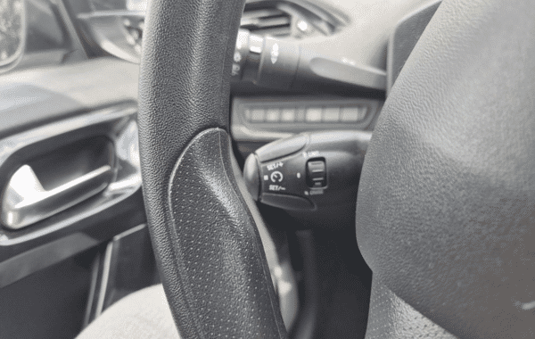 peugeot-208-affaire-1-6-bluehdi-100-s-s-pack-clim-5p - 1000834713
