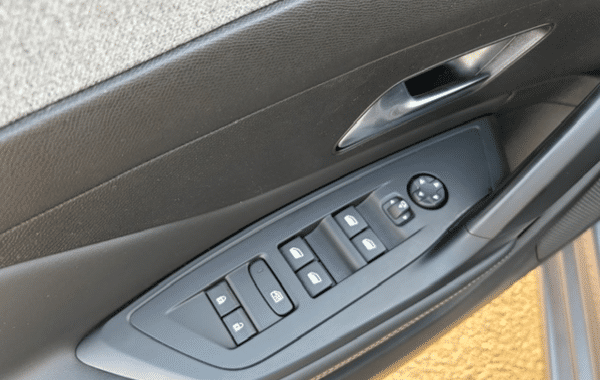 peugeot-308-1-2-puretech-130ch-s-s-allure-eat8 - 1002594713