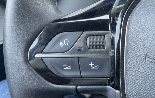 peugeot-208-1-2-puretech-100ch-s-s-allure-pack - 1005874713