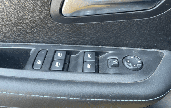 peugeot-208-1-2-puretech-100ch-s-s-allure-pack - 1005874713