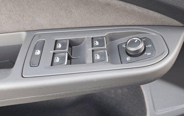 volkswagen-golf-viii-1-5-etsi-evo2-116ch-r-line-edition-dsg7 - 1007424713