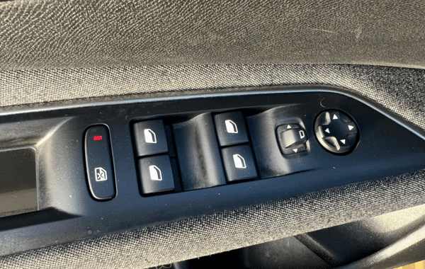 peugeot-3008-1-6-bluehdi-120ch-active-s-s - 1009784713