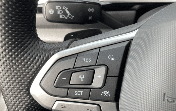 volkswagen-t-roc-1-5-tsi-evo2-150ch-r-line-dsg7 - 1009864713