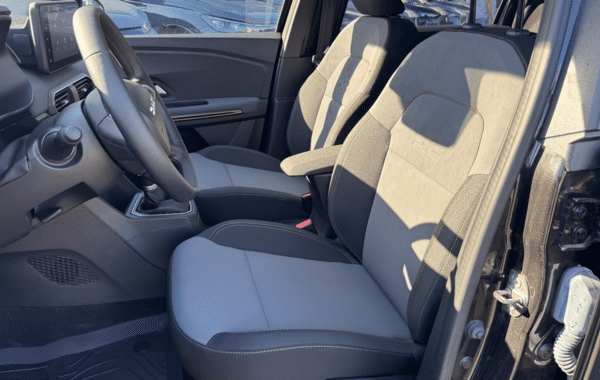 dacia-jogger-1-6-hybrid-140ch-extreme-5-places-24 - 1011464713