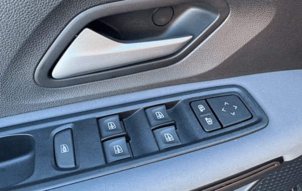 dacia-jogger-1-6-hybrid-140ch-extreme-5-places-24 - 1011464713