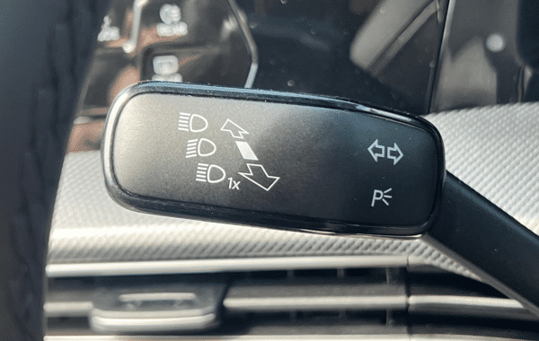 volkswagen-golf-viii-2-0-tdi-150ch-r-line-dsg7 - 1013924713