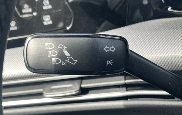 volkswagen-golf-viii-2-0-tdi-150ch-r-line-dsg7 - 1013974713