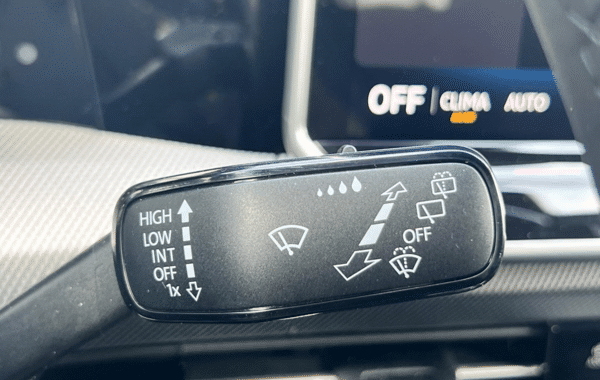 volkswagen-golf-viii-2-0-tdi-150ch-r-line-dsg7 - 1013974713