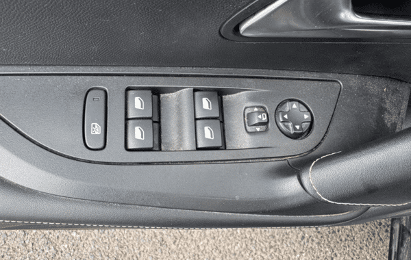 peugeot-2008-1-2-puretech-130ch-s-s-gt-line-eat8-7cv - 1014354713