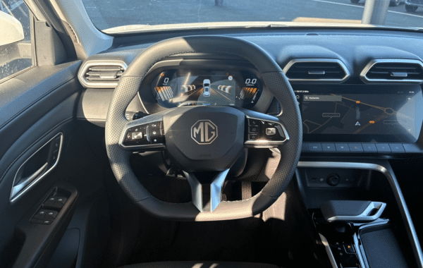 mg-motor-zs-1-5-hybrid-197ch-luxury - 1019384713
