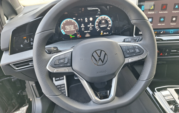 volkswagen-golf-viii-1-5-etsi-evo2-116ch-r-line-edition-dsg7 - 1020374713