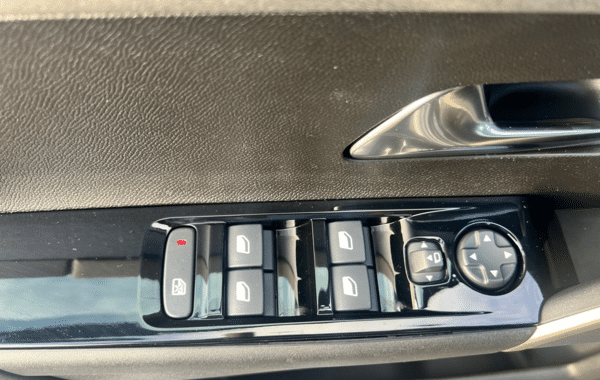 lancia-ypsilon-elettrica-156ch-54kwh-lx - 1021264713