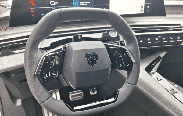 peugeot-5008-hybrid-145ch-gt-e-dcs6 - 1021354713