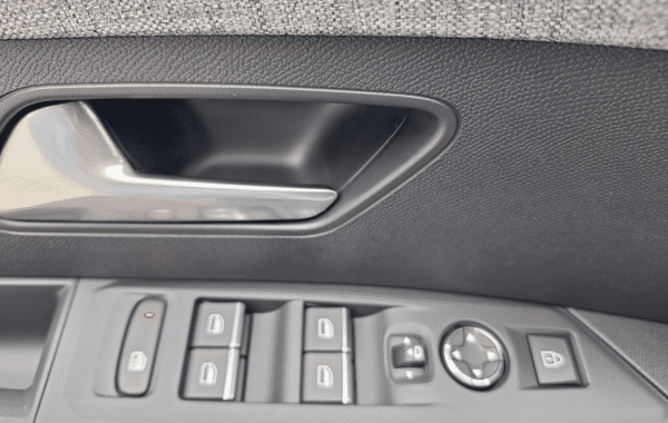 peugeot-5008-hybrid-145ch-gt-e-dcs6 - 1021354713