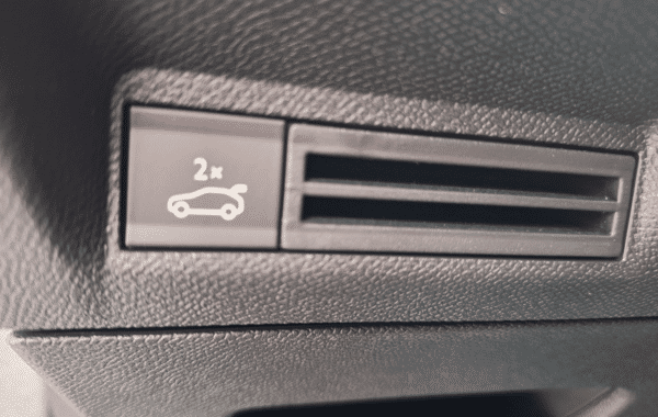 peugeot-5008-hybrid-145ch-gt-e-dcs6 - 1021354713