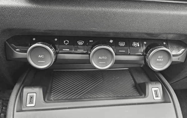 citroen-c4-1-2-hybride-145ch-business-e-dcs6 - 1021734713