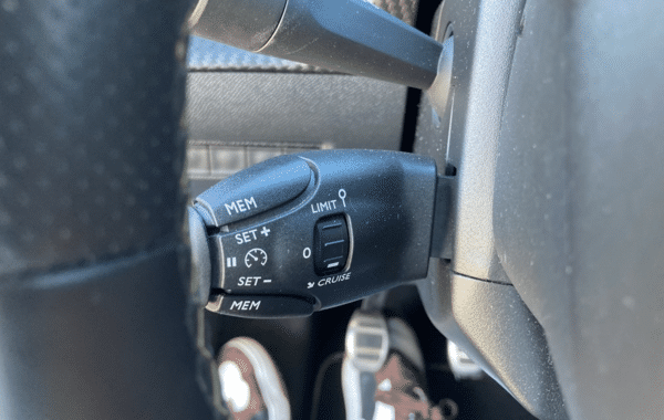 peugeot-208-1-5-bluehdi-100ch-s-s-gt - 1022144713