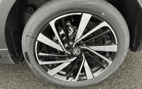 mg-motor-zs-1-5-hybrid-197ch-luxury - 1024604713