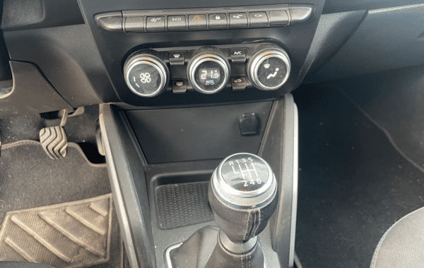 dacia-duster-1-5-blue-dci-115ch-15-ans-4x2-20 - 1026294713
