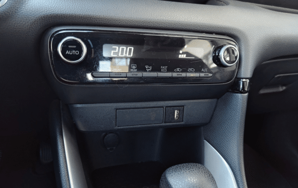toyota-yaris-116h-france-5p - 1026334713