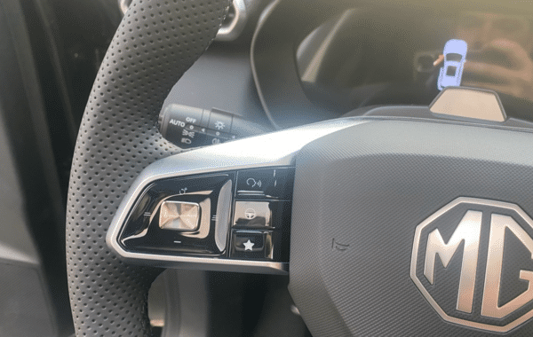 mg-motor-zs-1-5-hybrid-197ch-luxury - 1029954713