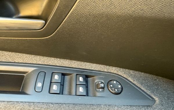 peugeot-3008-1-2-puretech-130ch-s-s-active-pack-eat8 - 1032254713